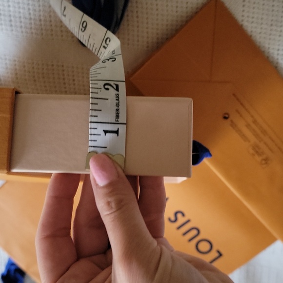 Louis Vuitton Box with ribbon and matching shopping bag - Picture 6 of 8